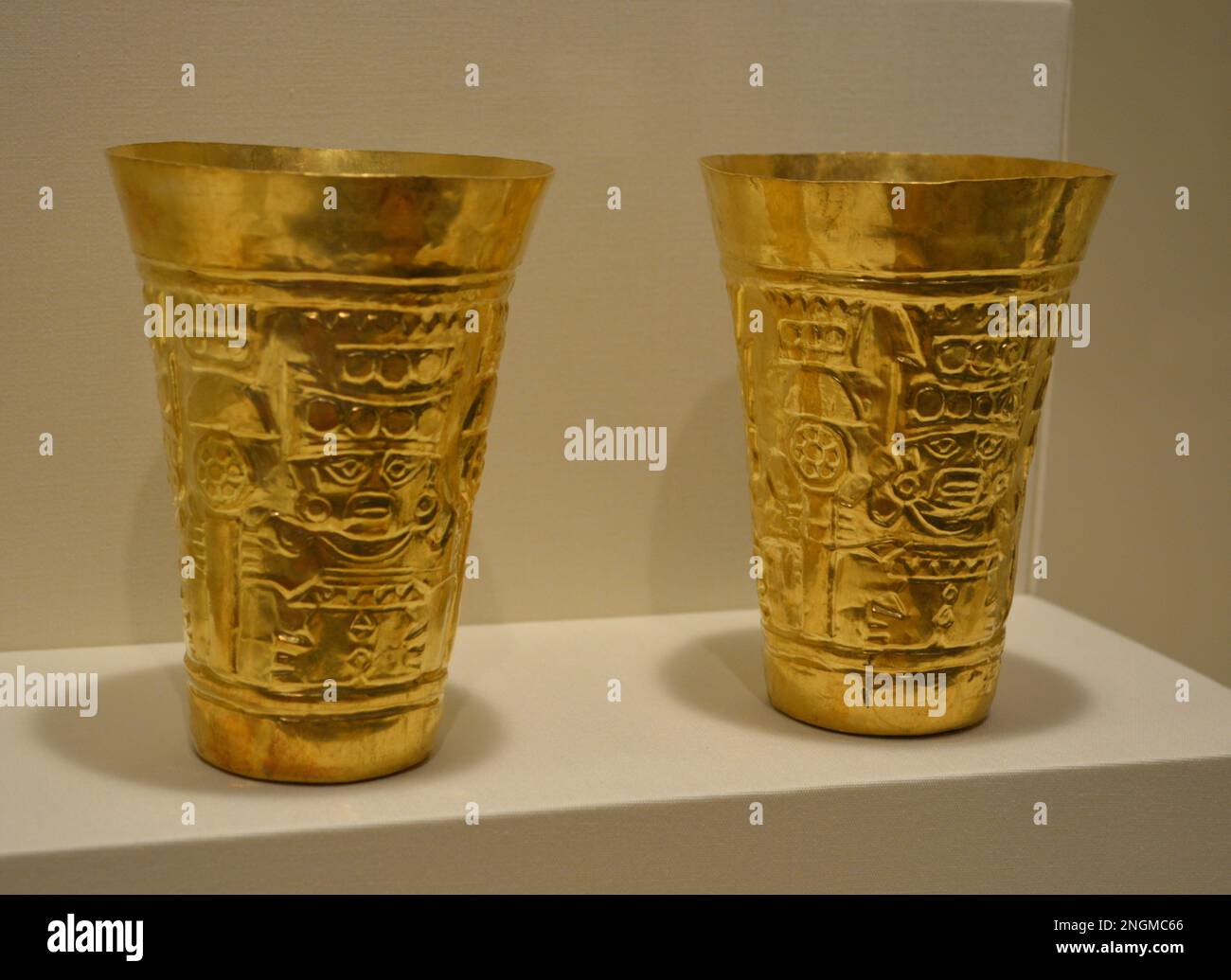 Coppe d'oro della cultura Lambayeque. Culture precolombiane nel Museo d'Arte di Dallas Foto Stock