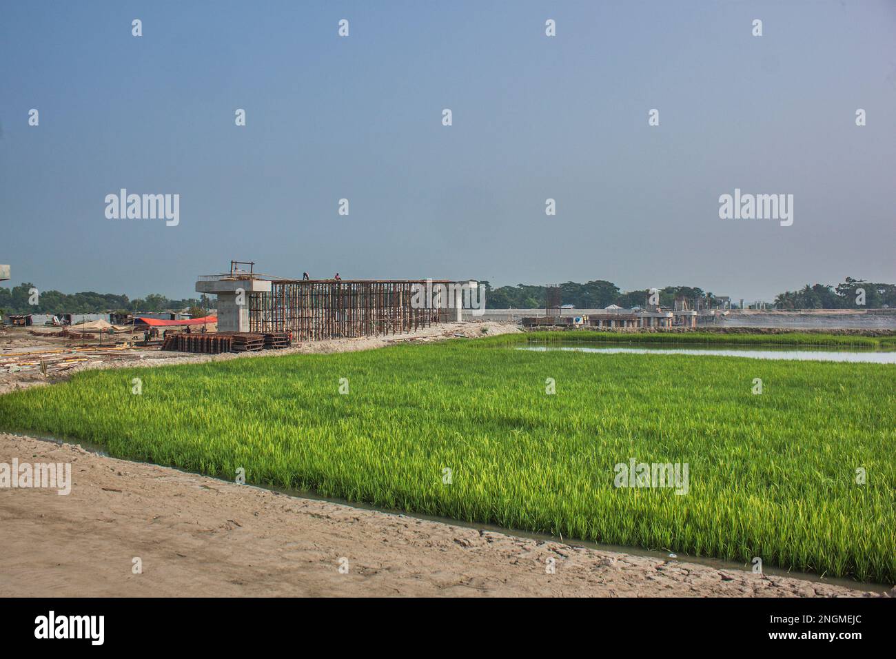 Ponte in costruzione a Paikgacha, Khulna, Bangladesh. Foto Stock