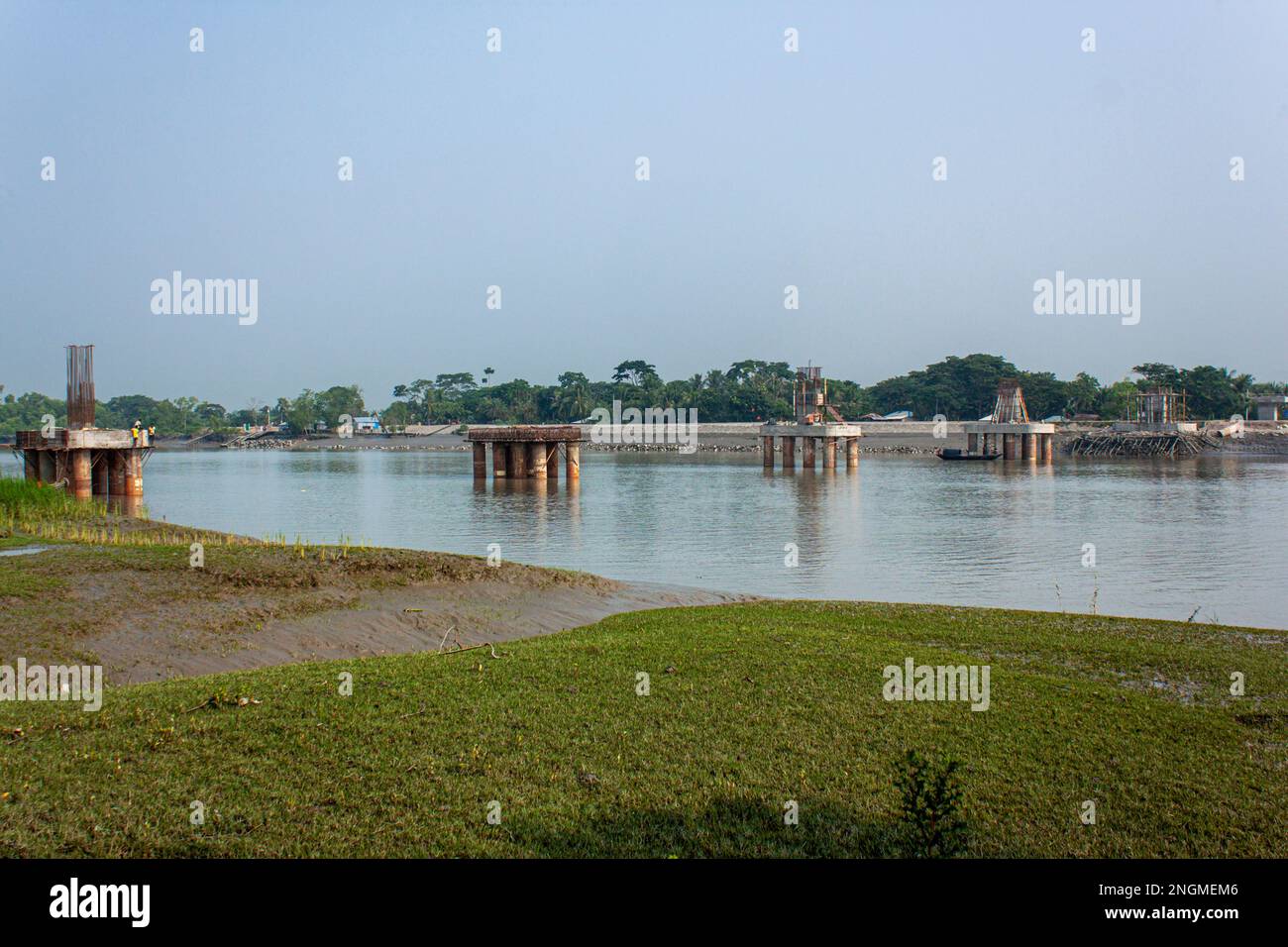 Ponte in costruzione a Paikgacha, Khulna, Bangladesh. Foto Stock