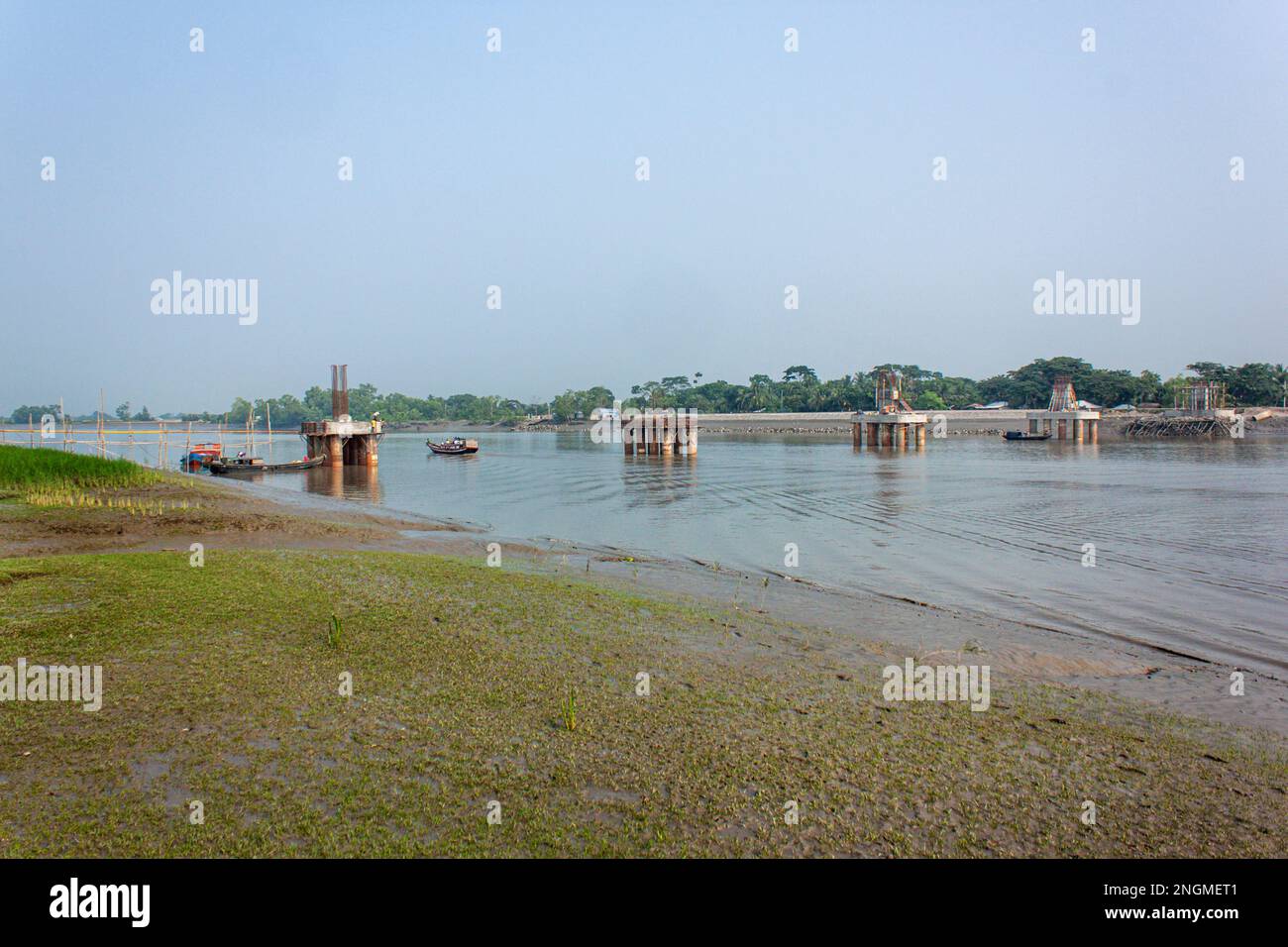 Ponte in costruzione a Paikgacha, Khulna, Bangladesh. Foto Stock