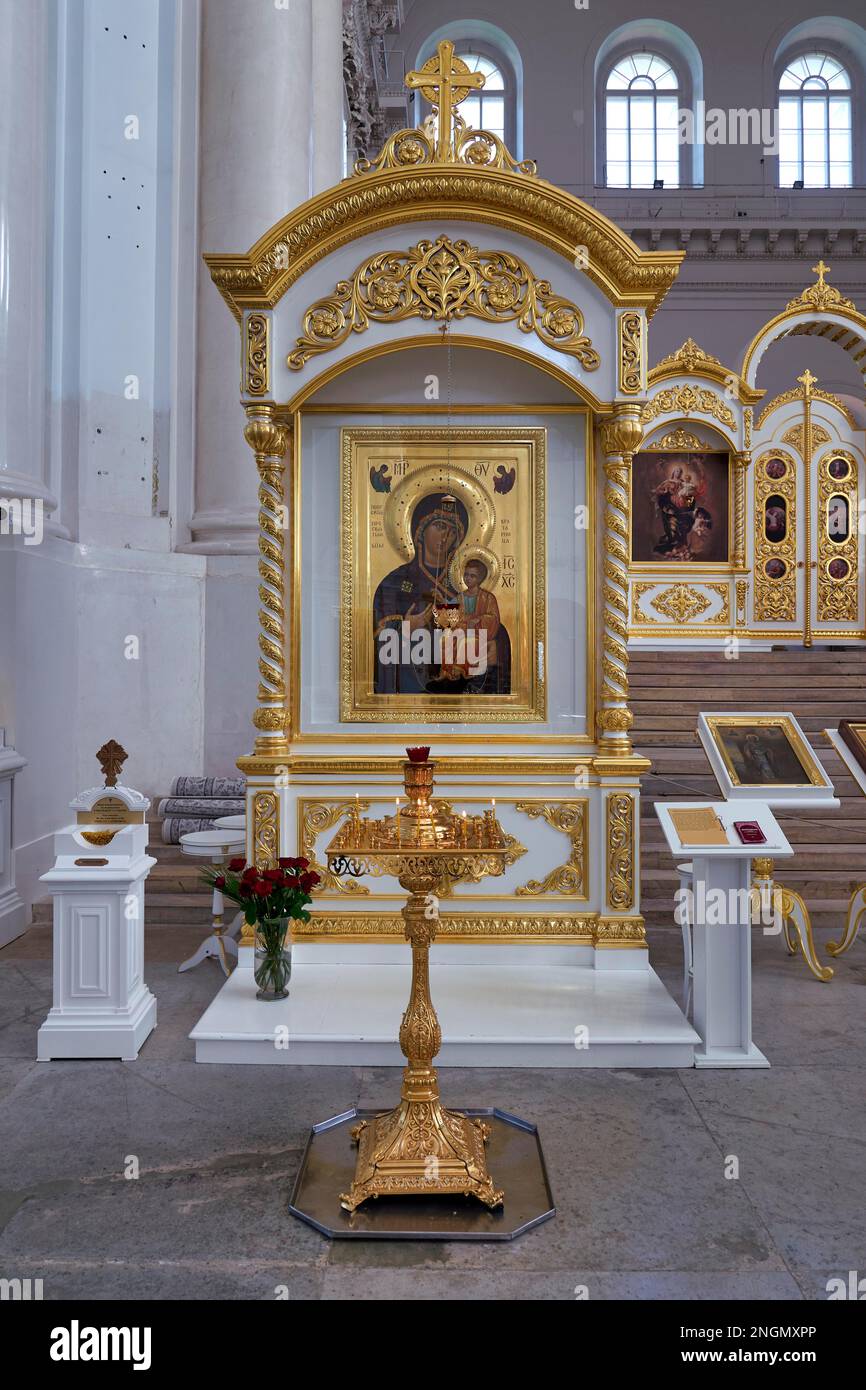 St Petersburg Russia. Il Convento Smolny o Convento Smolny della Resurrezione si trova a Ploschad Rastrelli, sulla riva del fiume Neva in Santa Foto Stock St Petersburg Russia. Il Convento Smolny o Convento Smolny della Resurrezione si trova a Ploschad Rastrelli, sulla riva del fiume Neva in Santa Foto Stock