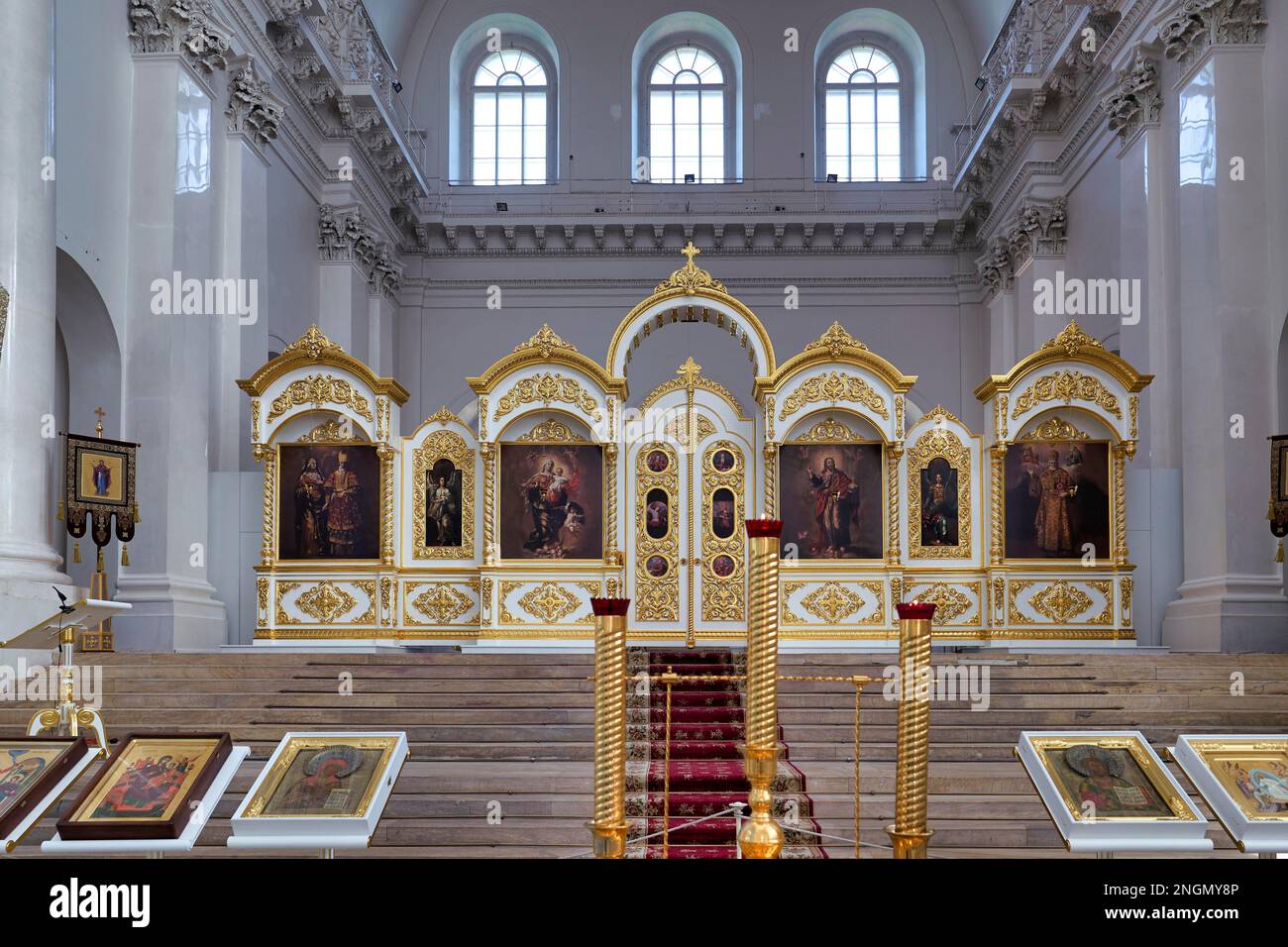 St Petersburg Russia. Il Convento Smolny o Convento Smolny della Resurrezione si trova a Ploschad Rastrelli, sulla riva del fiume Neva in Santa Foto Stock St Petersburg Russia. Il Convento Smolny o Convento Smolny della Resurrezione si trova a Ploschad Rastrelli, sulla riva del fiume Neva in Santa Foto Stock