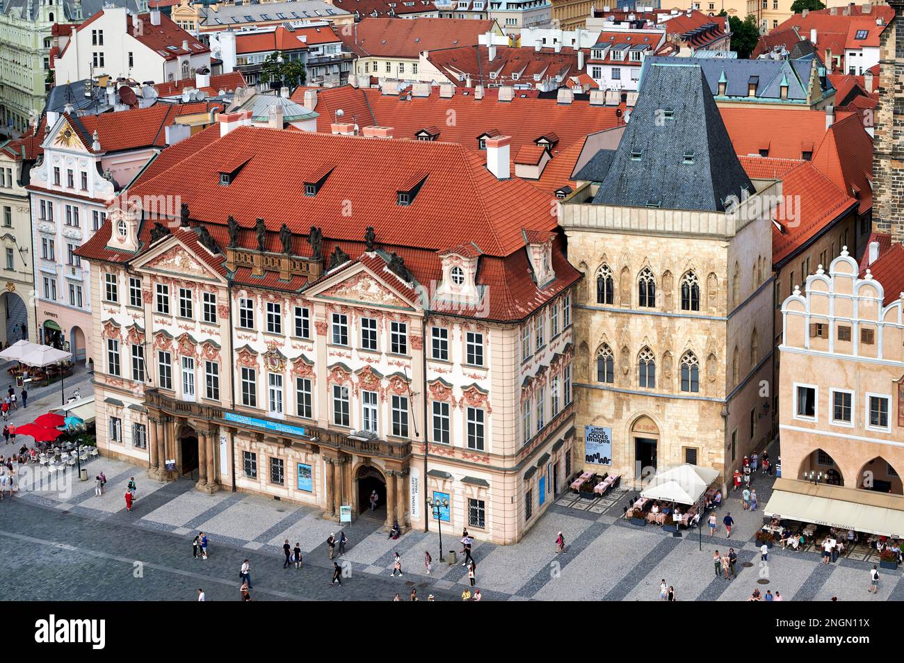 Praga Repubblica Ceca. Vista aerea della città vecchia. Palazzo Kinsky Foto Stock