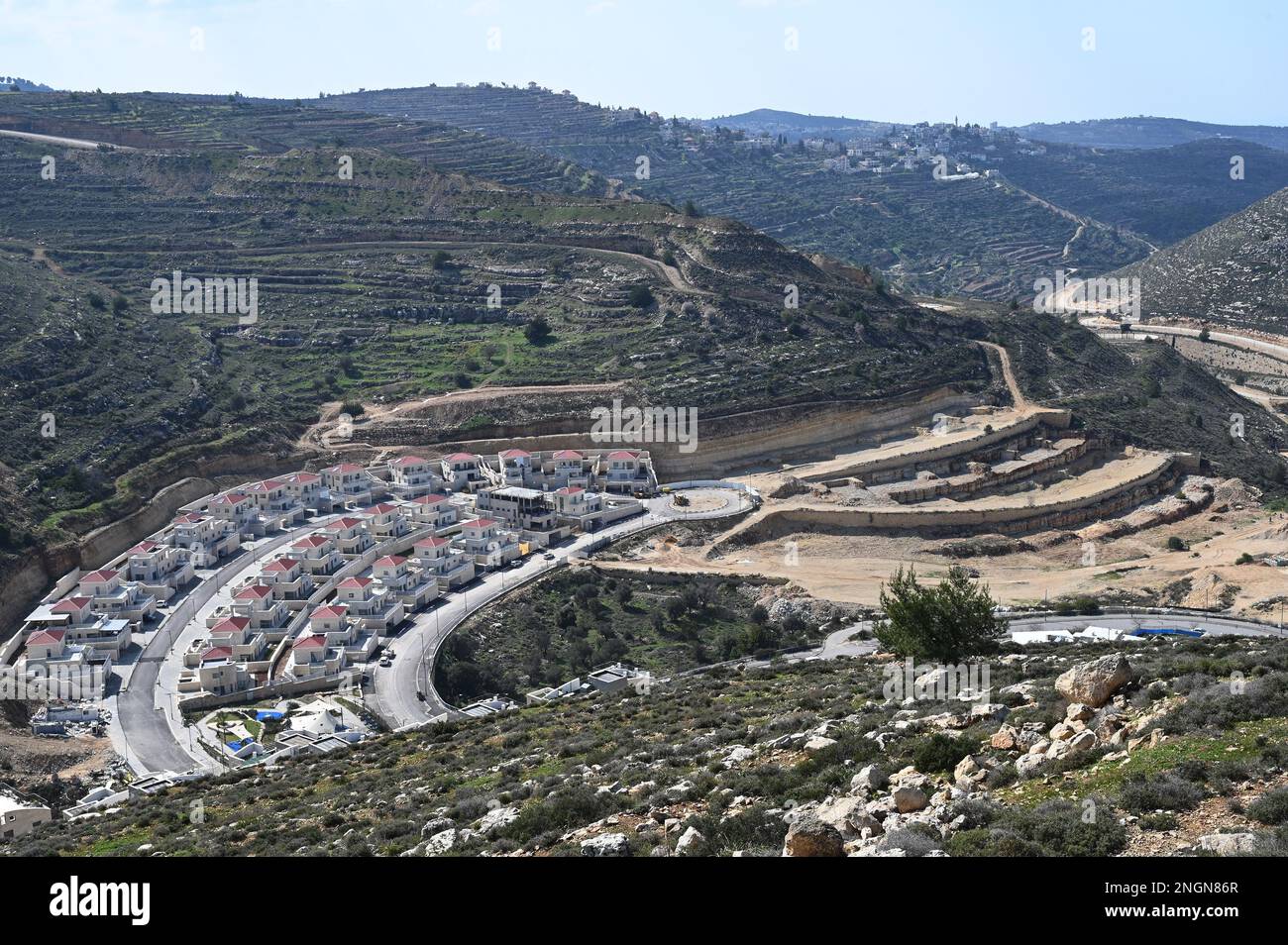 Insediamento di Givat Zeev, Cisgiordania. 17th Feb, 2023. Una visione generale della nuova costruzione nell'insediamento israeliano dato Zeev in Cisgiordania, venerdì 17 febbraio 2023. Israele ha preso la condanna internazionale dopo che il governo di estrema destra del primo ministro Benjamin Netanyahu ha annunciato la decisione di legalizzare nove insediamenti in Cisgiordania dopo un'ondata di attacchi terroristici palestinesi a Gerusalemme. Foto di Debbie Hill/ Credit: UPI/Alamy Live News Foto Stock