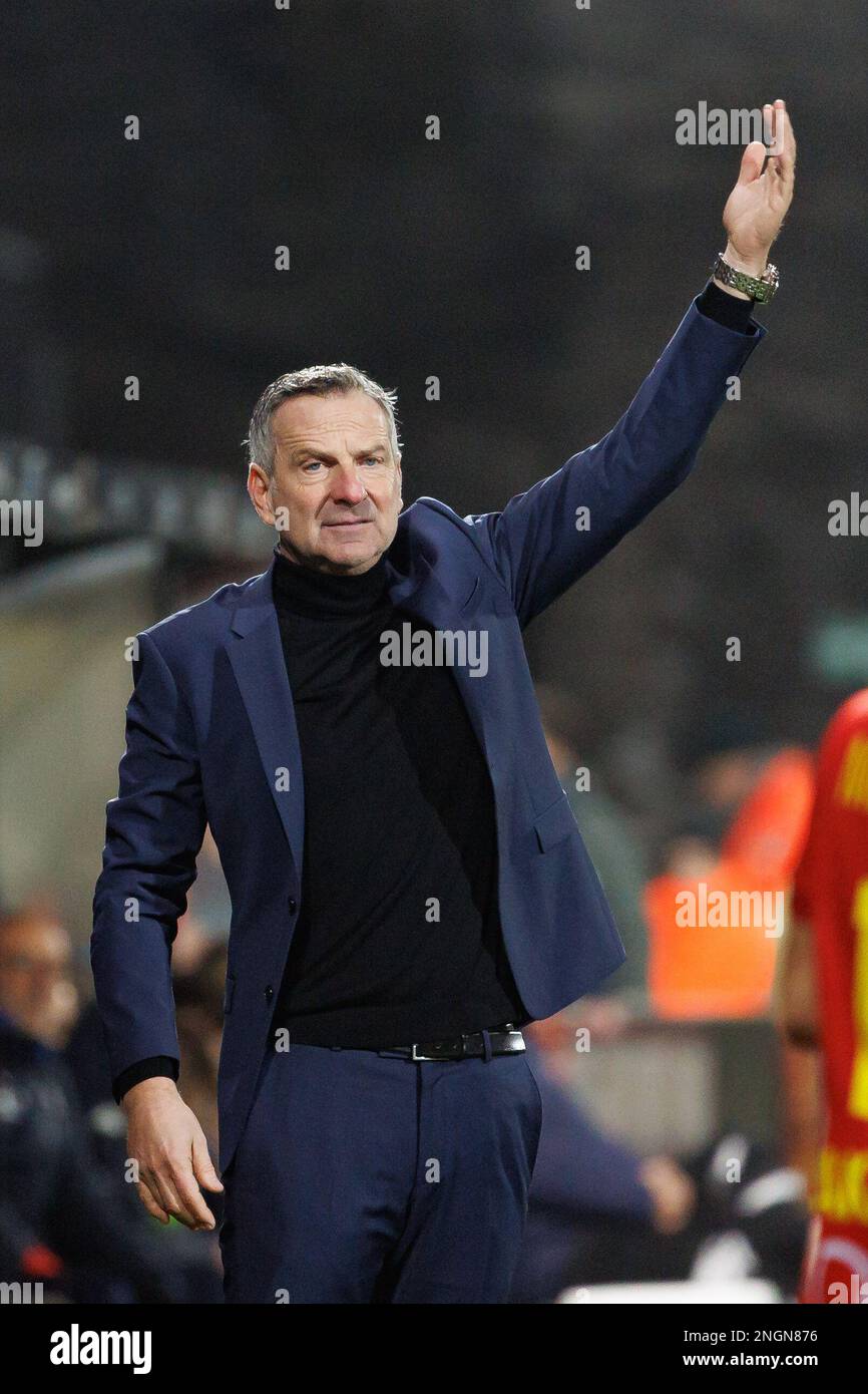 Dominik Thalhammer, allenatore capo di Oostende, nella foto durante una partita di calcio tra KV Oostende e Sporting Club Charleroi, sabato 18 febbraio 2023 a Oostende, il 26° giorno della prima divisione del campionato belga della 'Jupiler Pro League' del 2022-2023. BELGA FOTO KURT DESPLENTER Foto Stock