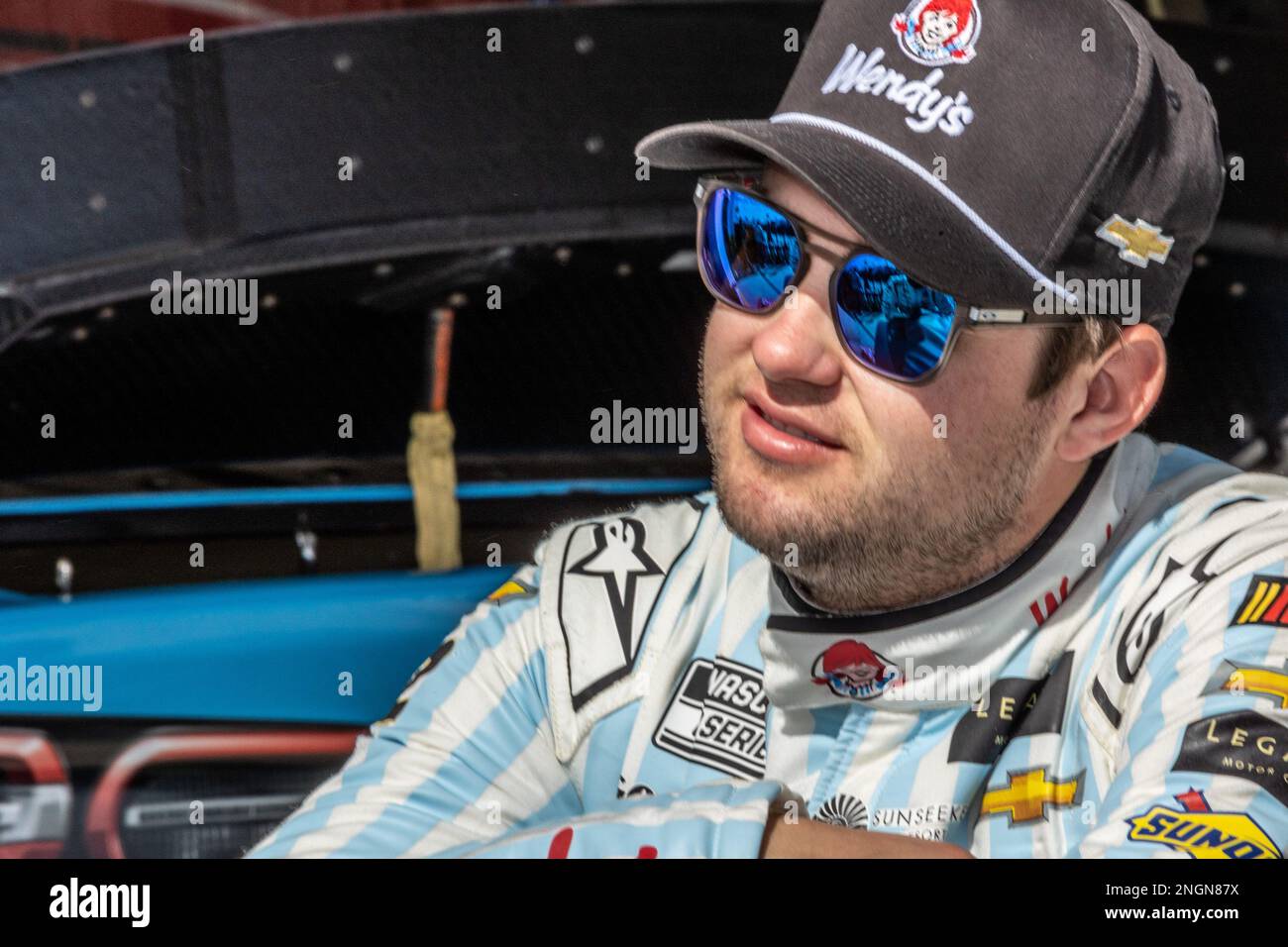 Daytona, Stati Uniti. 18th Feb, 2023. Noah Gragson si ferma dopo la prova finale per la 2023 Daytona 500 di sabato 18 febbraio 2023 a Daytona, Florida. Foto di Edwin Locke/UPI Credit: UPI/Alamy Live News Foto Stock