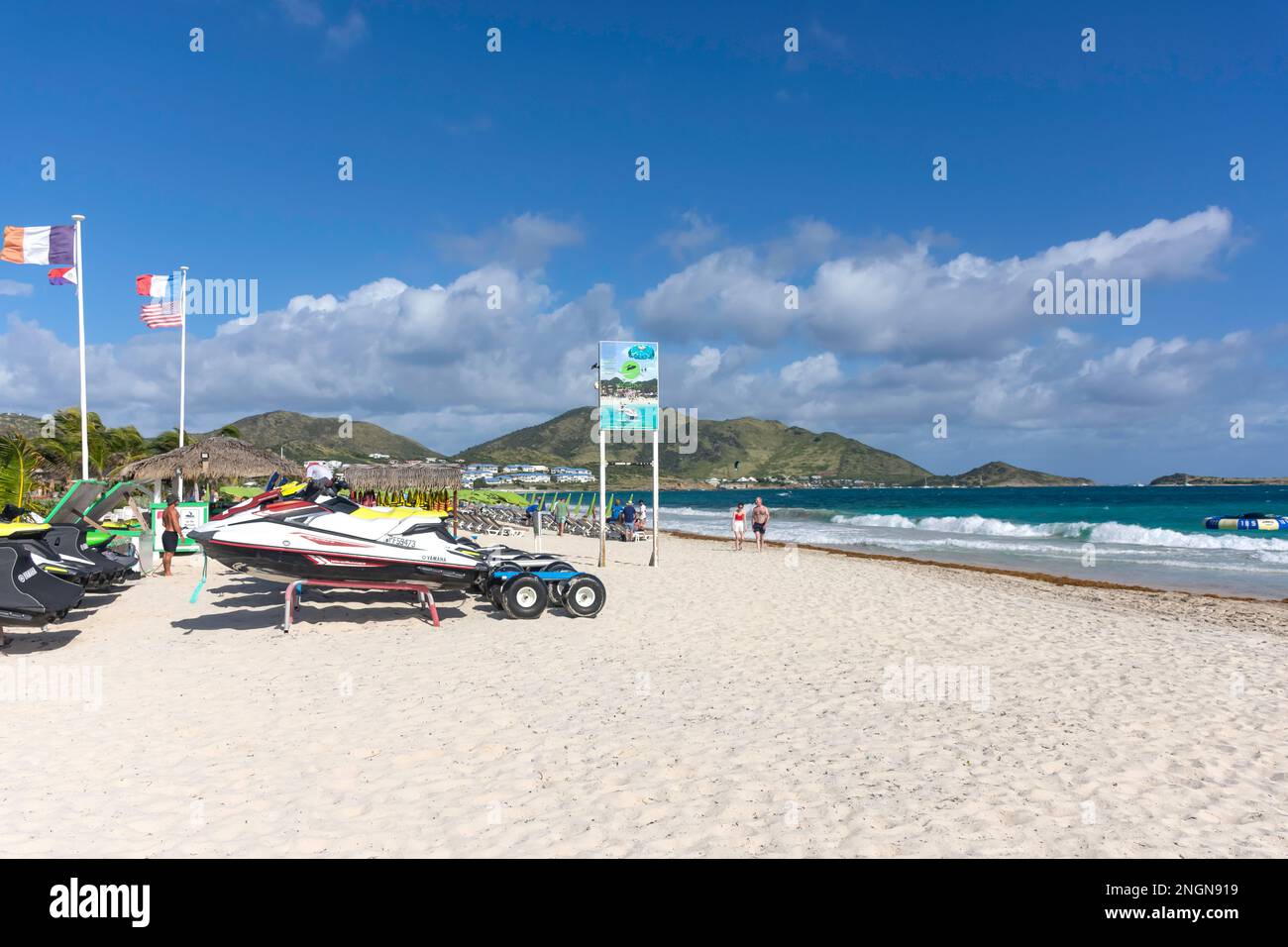 Vista sulla spiaggia, Orient Bay (Baie Orientale), St Martin (Saint-Martin), piccole Antille, Caraibi Foto Stock
