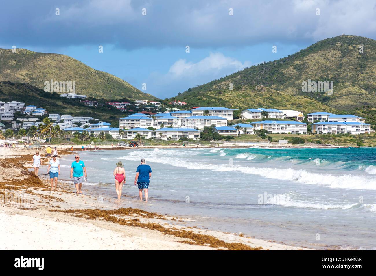 Vista sulla spiaggia, Orient Bay (Baie Orientale), St Martin (Saint-Martin), piccole Antille, Caraibi Foto Stock