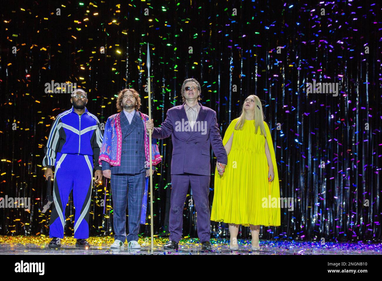 Gli dei ascendono a Valhalla - l-r: Blake Denson (Donner), Julian Hubbard (Froh), John Relyea (Wotan), Madeleine Shaw (Fricka) nel RHINEGOLD di Richard Wagner all'Opera Nazionale Inglese (ENO), London Coliseum, Londra WC2 18/02/2023 traduzione Inglese: John Deathabridge Direttore: Adam Brutyn Sarah Fahie regista: Richard Jones Foto Stock