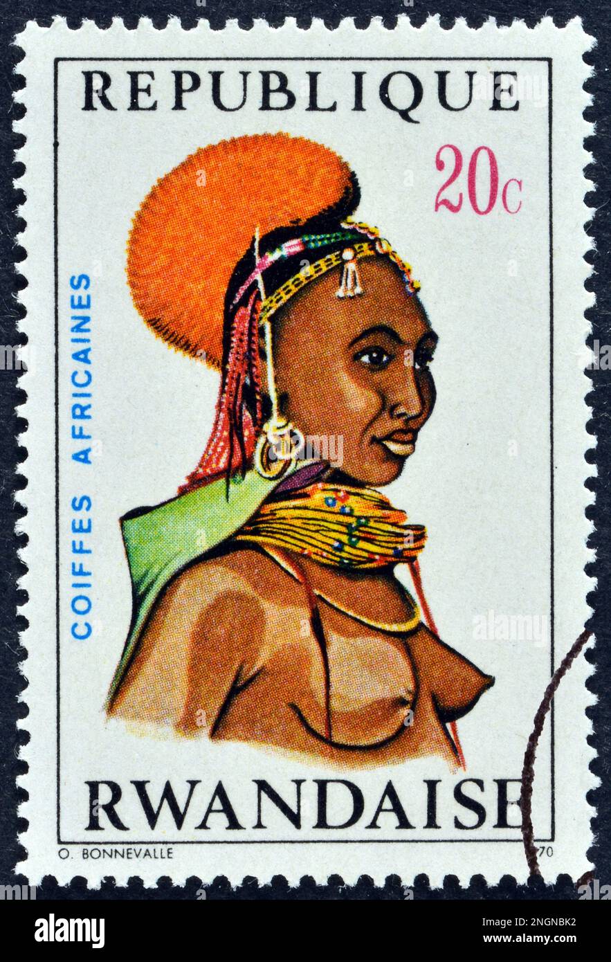 Francobollo cancellato stampato dal Ruanda, che mostra Rendille donna, African Hair Styles e Headdresses, circa 1970. Foto Stock