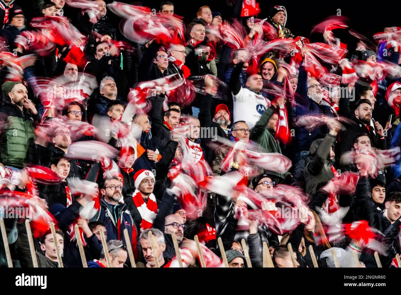 Monza, Italia. 18th Feb, 2023. AC Monza tifosi durante il campionato italiano Serie Una partita di calcio tra AC Monza e AC Milan il 18 febbraio 2023 allo stadio U-Power di Monza. Credit: Luca Rossini/Alamy Live News Foto Stock