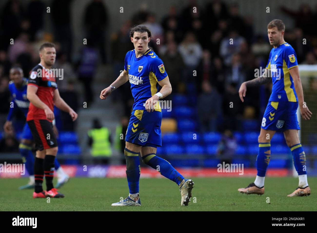 Londra, Regno Unito. 18th Feb, 2023. Josh Davison di AFC Wimbledon durante la partita della EFL Sky Bet League 2 tra AFC Wimbledon e Hartlepool United a Plough Lane, Londra, Inghilterra il 18 febbraio 2023. Foto di Carlton Myrie. Solo per uso editoriale, licenza richiesta per uso commerciale. Non è utilizzabile nelle scommesse, nei giochi o nelle pubblicazioni di un singolo club/campionato/giocatore. Credit: UK Sports Pics Ltd/Alamy Live News Foto Stock