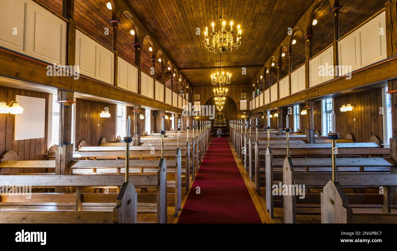 Vista interna della Chiesa Nuova, costruita nel 1926, nel centro della città di Sisimiut, in Groenlandia. Foto Stock