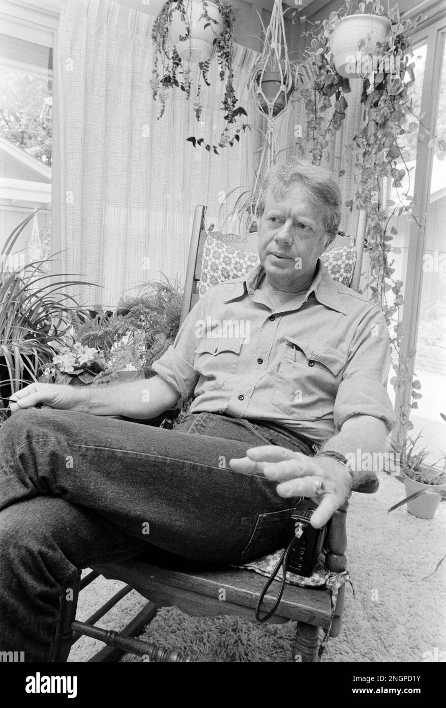 Jimmy carter, la moglie Rosalynn e la figlia Amy carter a casa nelle loro pianure, Georgia ranch stile casa. Carter, che è andato da contadino di arachidi al presidente degli Stati Uniti ha costruito la casa modesta nei boschi nel 1961 e la coppia lo ha chiamato la loro residenza primaria da allora - con l'eccezione di 1600 Pennsylvania Avenue per quattro anni, Foto Stock