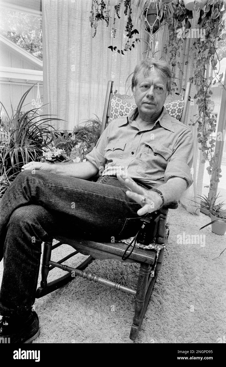 Jimmy carter, la moglie Rosalynn e la figlia Amy carter a casa nelle loro pianure, Georgia ranch stile casa. Carter, che è andato da contadino di arachidi al presidente degli Stati Uniti ha costruito la casa modesta nei boschi nel 1961 e la coppia lo ha chiamato la loro residenza primaria da allora - con l'eccezione di 1600 Pennsylvania Avenue per quattro anni, Foto Stock