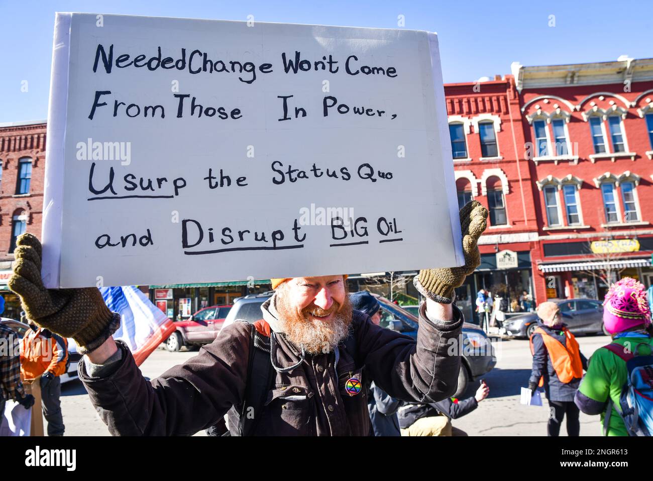 Manifestanti in una marcia che chiede un'azione per combattere il cambiamento climatico, Montpelier, VT, USA. Foto Stock