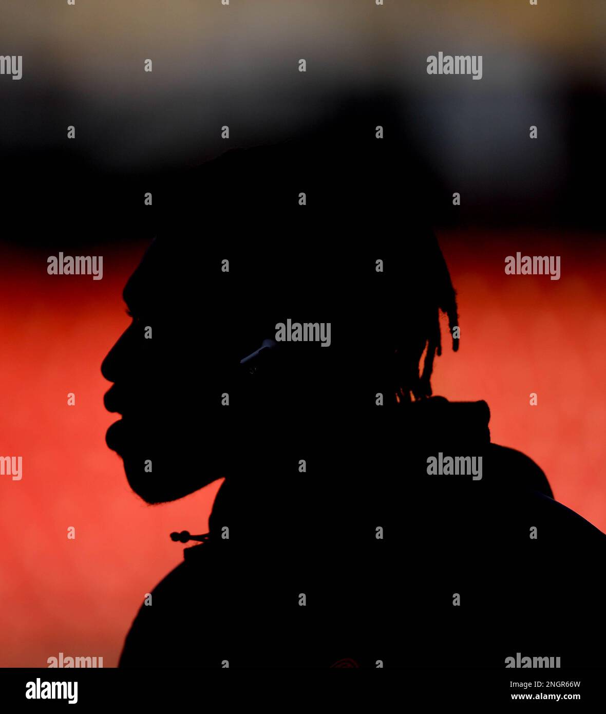 Monza, Italia. 18th Feb, 2023. Il Rafael Leao di AC Milan è visto prima di una Serie A partita di calcio tra AC Milan e Monza a Monza, 18 febbraio 2023. Credit: Daniele Mascolo/Xinhua/Alamy Live News Foto Stock