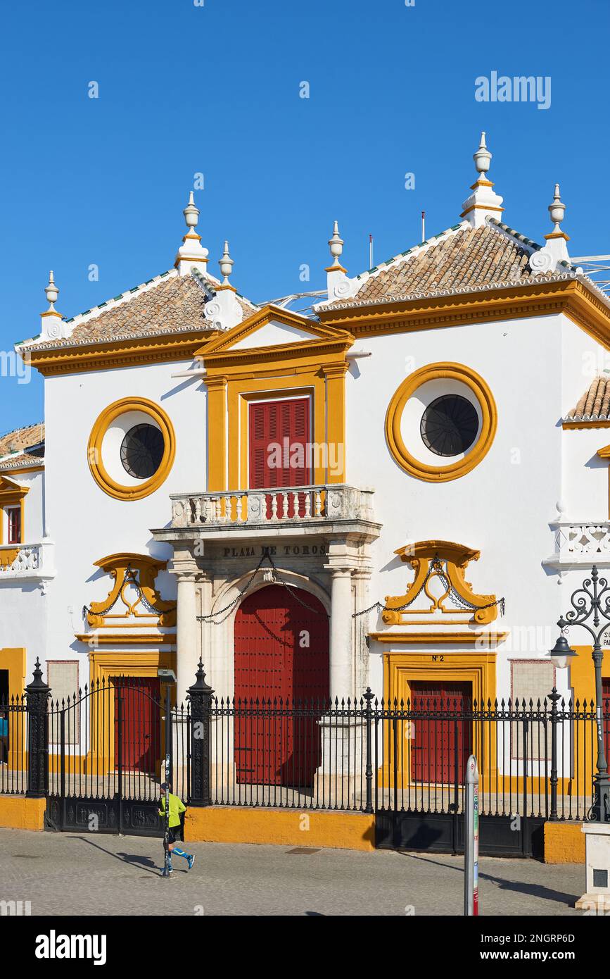 Vista sulla facciata dell'arena di la Maestranza, Siviglia, Andalusia, Spagna, Europa. Foto Stock