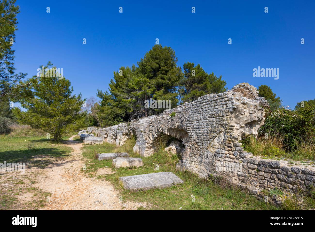 Acquedotto di Barbegal (Aqueduc Romain de Barbegal) vicino Arles, Fontvieille, Provenza, Francia Foto Stock