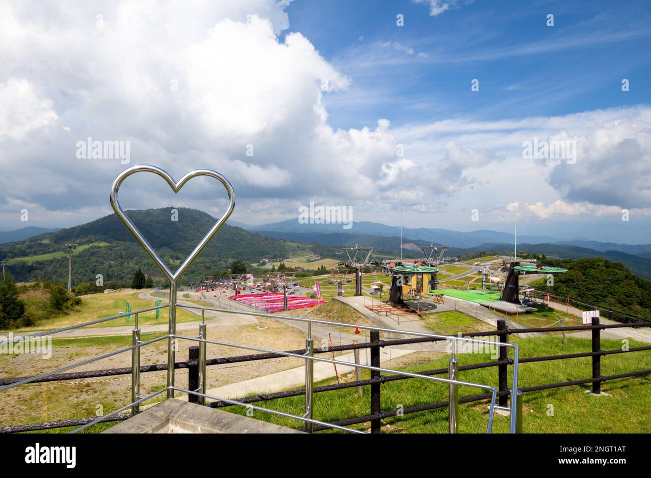 Arte a forma di cuore in cima alla montagna Chausu. Aichi, Giappone. Foto Stock