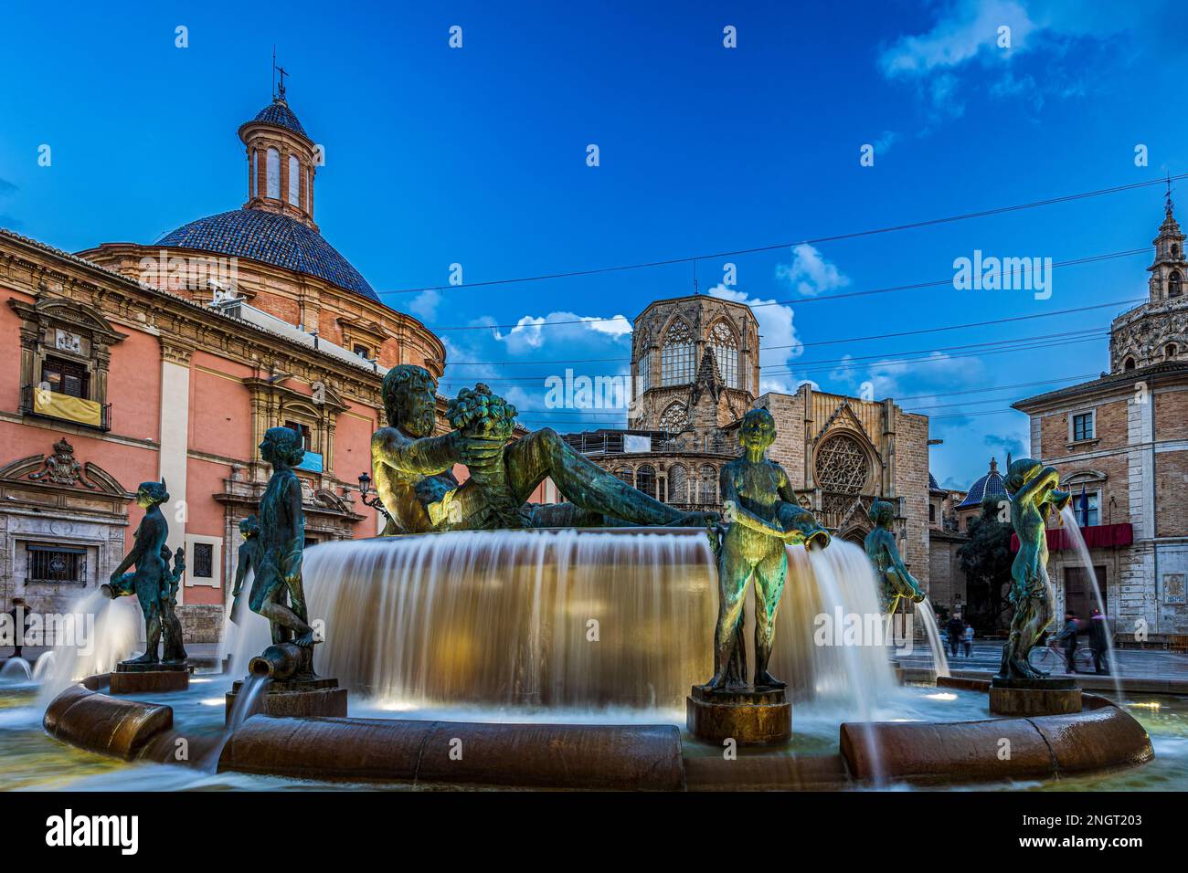 Piazza Santa Maria e la fontana del Rio Turia. La foto è stata scattata il 9th febbraio 2023 a Valencia, provincia di Valencia, Spagna. Foto Stock