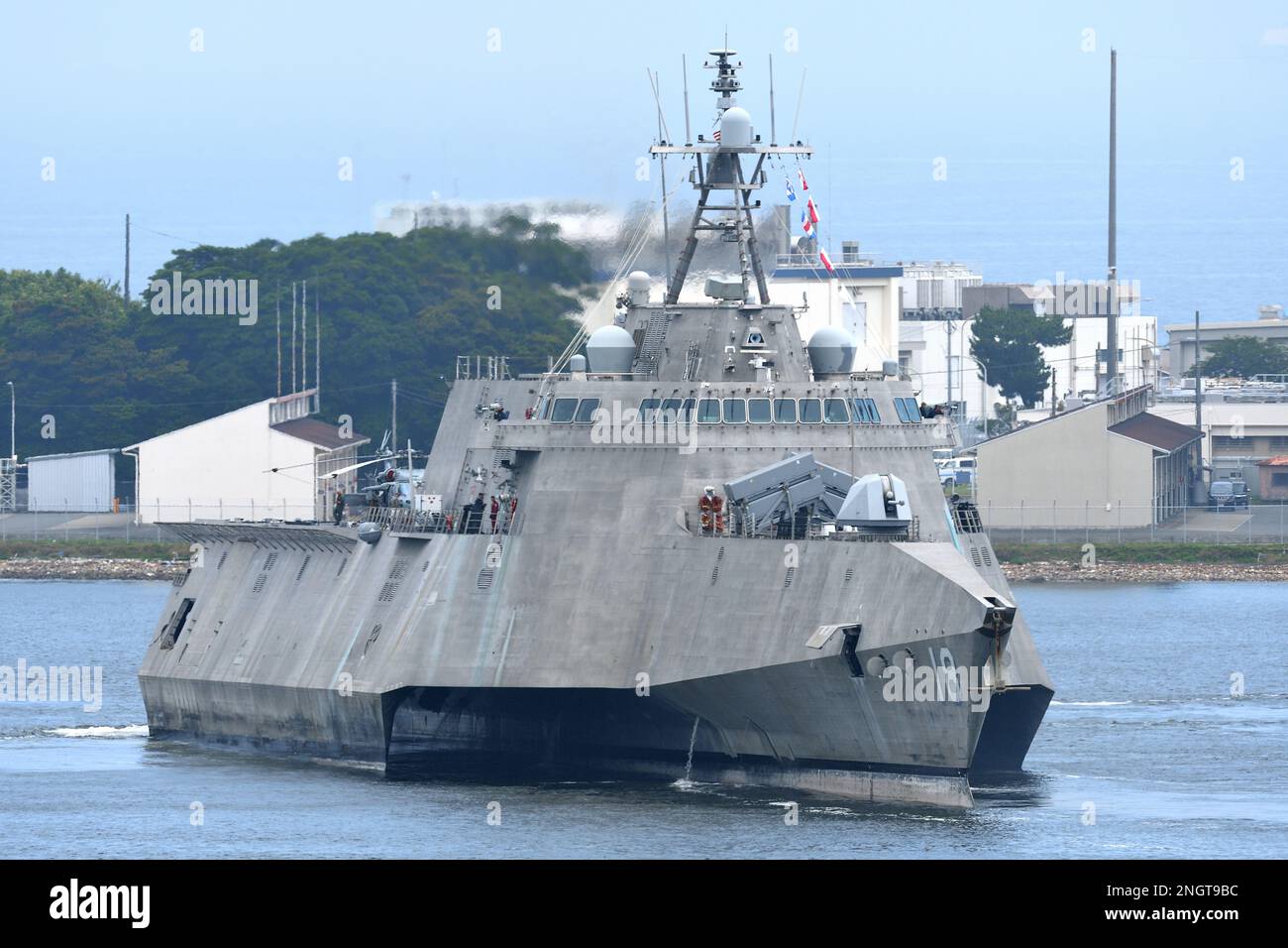 Prefettura di Kanagawa, Giappone - 22 giugno 2022: United States Navy USS Charleston (LCS-18), nave da combattimento litoranea di classe Independence. Foto Stock