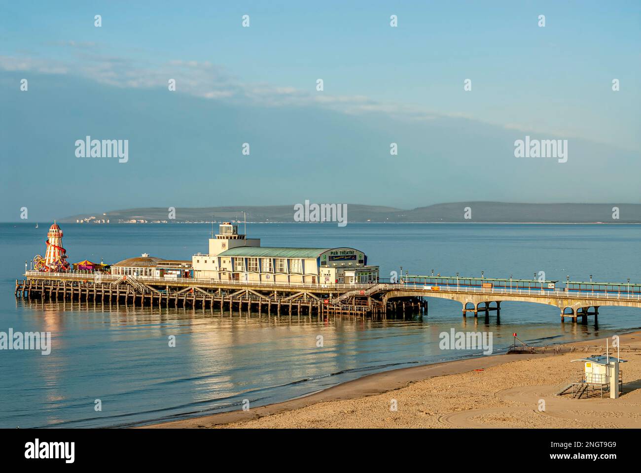 Molo di Bournemouth presso la famosa località balneare di Bournemouth, nel Sussex orientale, nel sud dell'Inghilterra. Foto Stock