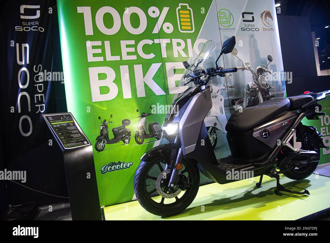 Una moto Super Soco CPx vista al Bangkok EV Expo 2023. Il Bangkok EV Expo 2023 si terrà il 16-19 febbraio 2023 al Queen Sirikit National Convention Center di Bangkok, che si occuperà di veicoli elettrici e tecnologie correlate con particolare attenzione alle energie rinnovabili. Foto Stock
