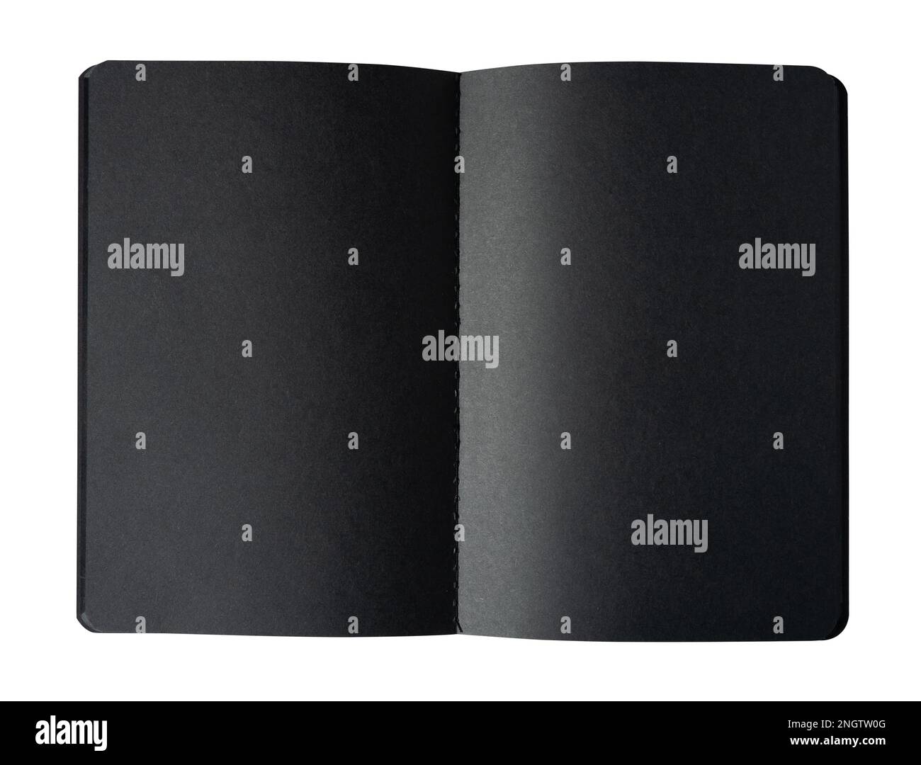 vista dall'alto primo piano di un notebook aperto con pagine vuote nere isolate su bianco Foto Stock