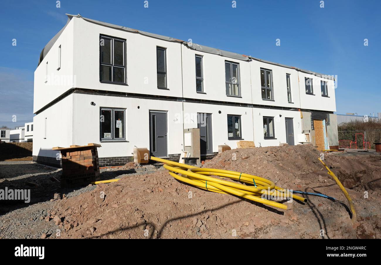 Nuovo sito modulare di costruzione di alloggi a basso costo di Ilke Homes in un sito di Brownfield a Hereford UK visto nel febbraio 2023 Foto Stock