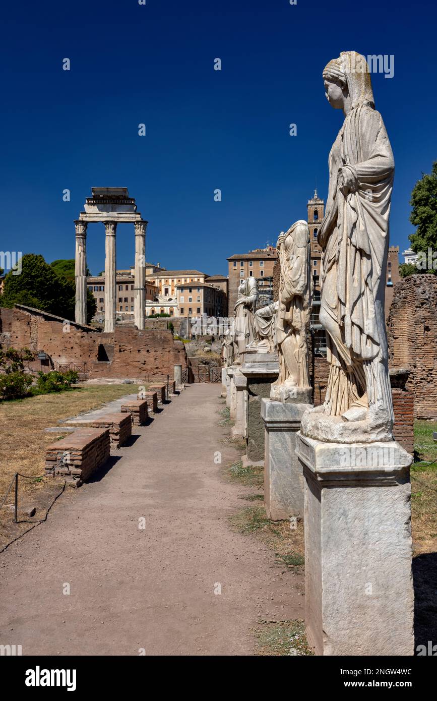 Casa dei Vestals & il Tempio dei Dioscuri, il Foro, Roma, Italia Foto Stock