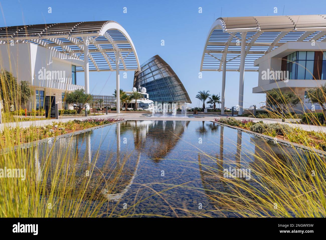 L'edificio del Centro Eventi a New Ayia Napa Marina in Ajia Napa resort nella campagna isola di Cipro Foto Stock