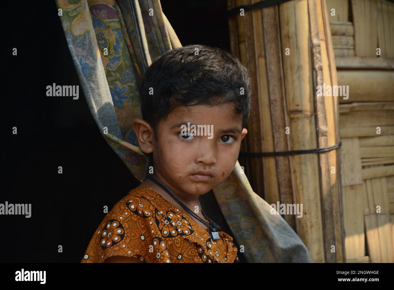 Un bambino al campo di Rohingya in Bangladesh, COX'S BAZAR, BANGLADESH, campo profughi a Ukhiya Upazila Foto Stock