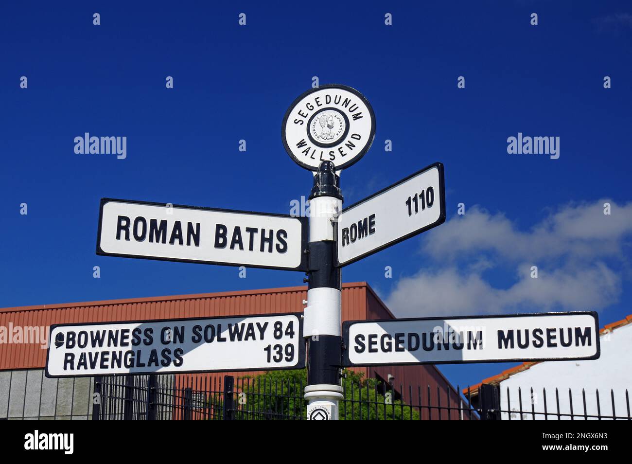 Cartello commemorativo del passato romano nel Nord dell'Inghilterra, Tynemouth, Inghilterra, Gran Bretagna Foto Stock