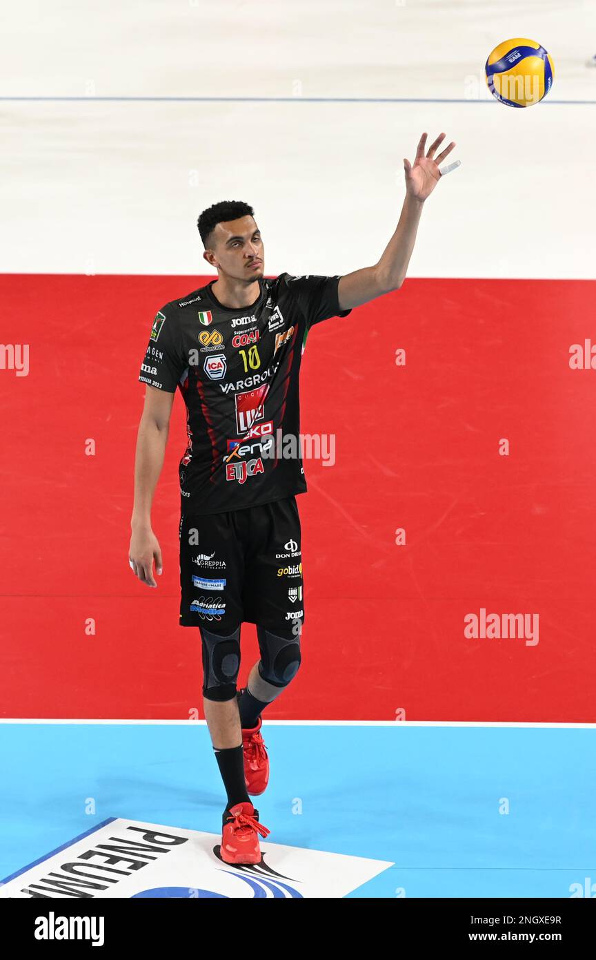 Eurosuole Forum, Civitanova Marche, Italia, 19 febbraio 2023, Barthelemy Chinenyeze #10 (Cucine Lube Civitanova) durante Cucine Lube Civitanova vs gas Sales Bluenergy Piacenza - Volley Serie Italiana A Men Superleague Championship Foto Stock