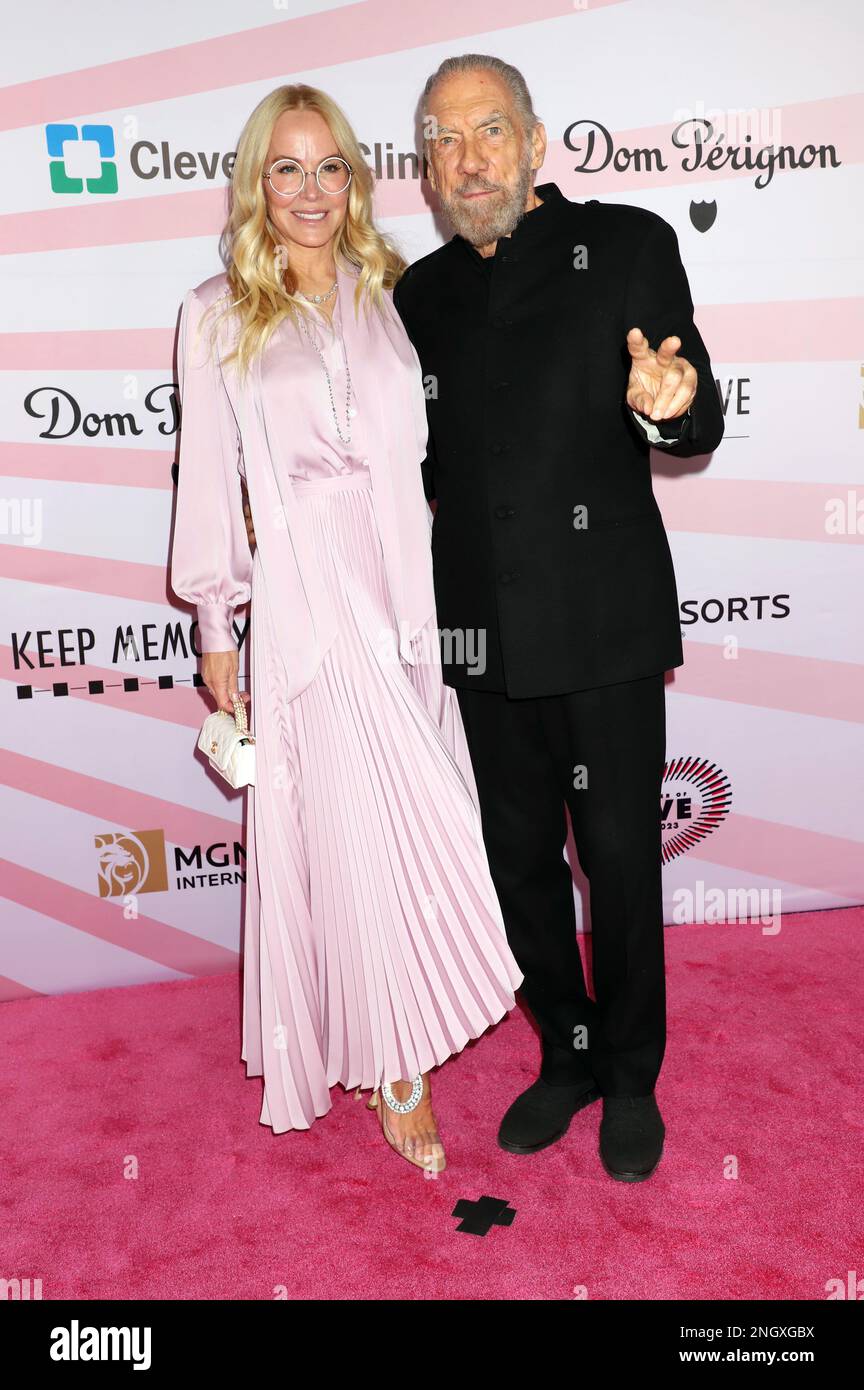 Las Vegas, Nevada, Stati Uniti. 18th Feb, 2023. John Paul DeJoria, Eloise DeJoria al 26th° Gala annuale 'Power of Love' 2023 che si tiene all'MGM Grand Garden Arena presso l'MGM Grand Hotel & Casino di Las Vegas, Nevada, il 18 febbraio 2023 Credit: ENT/Alamy Live News Foto Stock