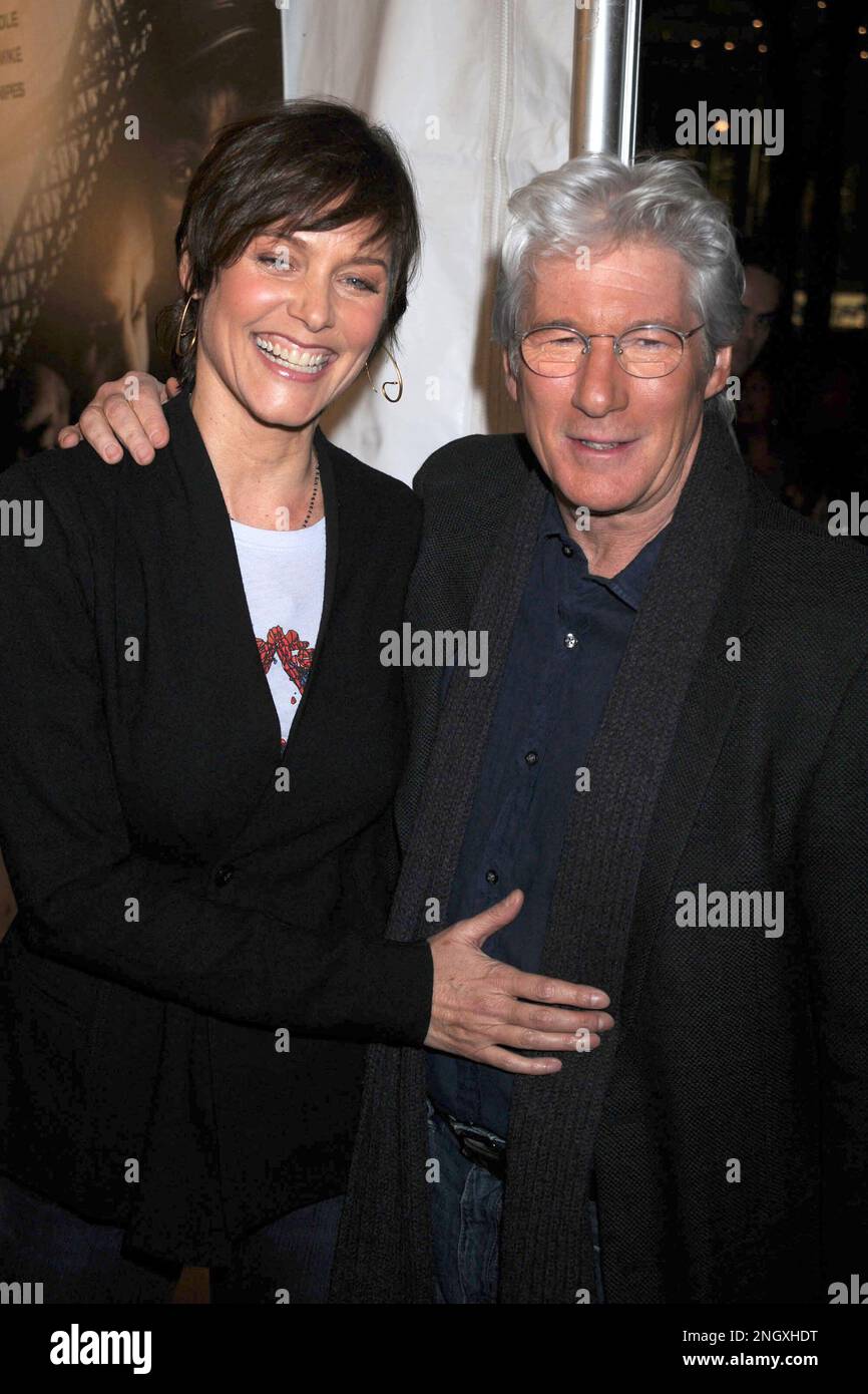 Manhattan, Stati Uniti d'America. 02nd Mar, 2010. NEW YORK - MARZO 02: Richard Gere Carey Lowell partecipa alla prima di 'Brooklyn's Finest' al teatro AMC Loews Lincoln Square 13 il 2 Marzo 2010 a New York City People: Richard Gere Carey Lowell Credit: Storms Media Group/Alamy Live News Foto Stock