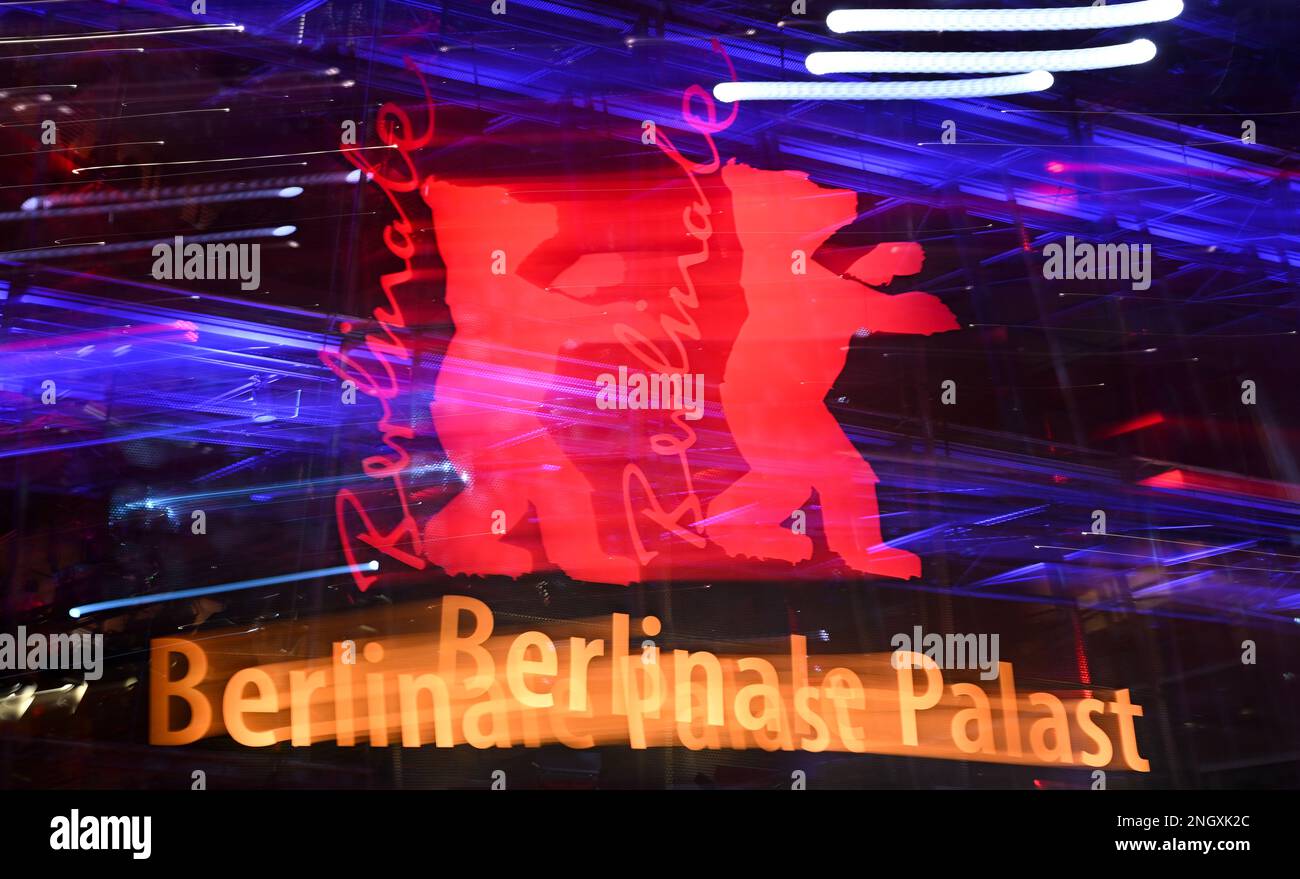 Berlino, Germania. 19th Feb, 2023. Il logo Berlinale al Palast Berlinale. Il 73rd° Festival Internazionale del Cinema si svolge fino al 26 febbraio 2023. Credit: Jens Kalaene/dpa/Alamy Live News Foto Stock