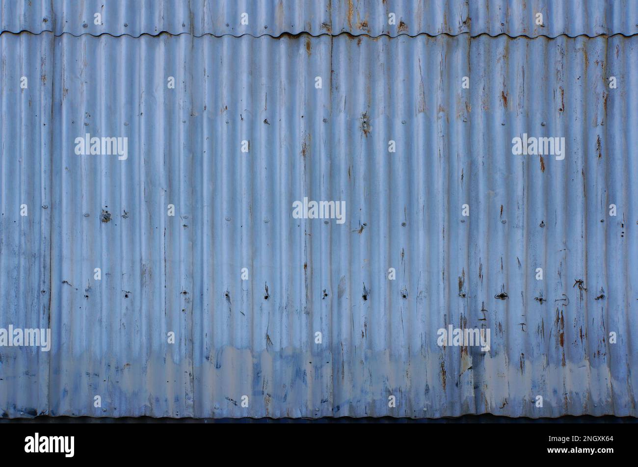 Primo piano di un rustico muro corrugato sfondo rivestimento Foto Stock