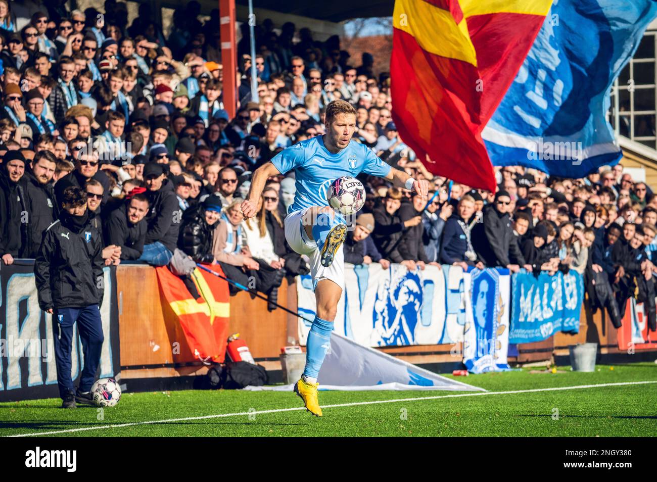 Malmoe, Svezia. 19th Feb, 2023. Anton Tinnerholm (2) di Malmoe FF visto durante la partita della Svenska Cup tra Malmoe FF e Skoevde AIK a Malmoe Idrottsplats a Malmoe. (Photo Credit: Gonzales Photo/Alamy Live News Foto Stock