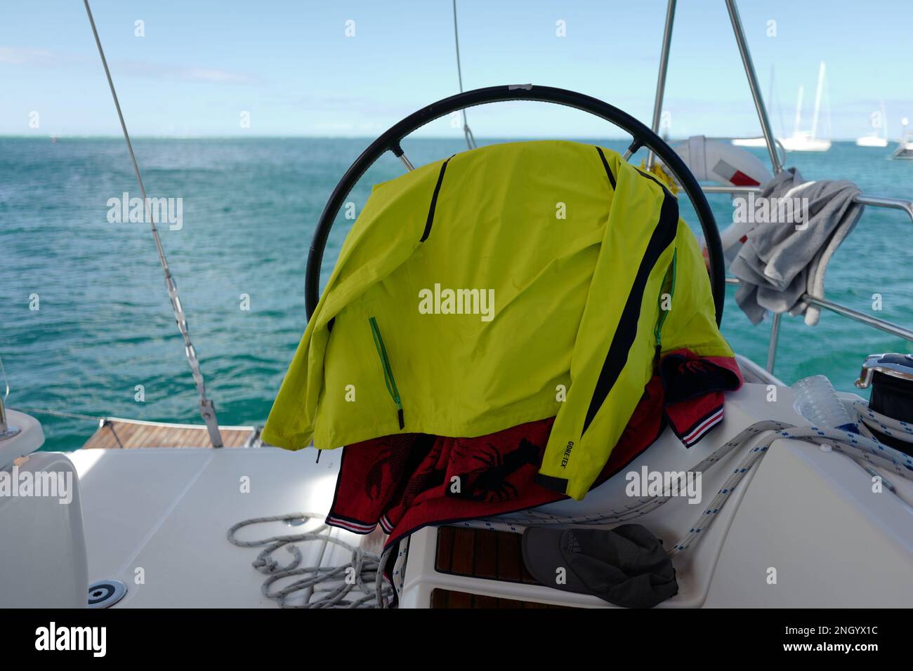 Tempi di inattività su uno yacht a vela nei Caraibi Foto Stock