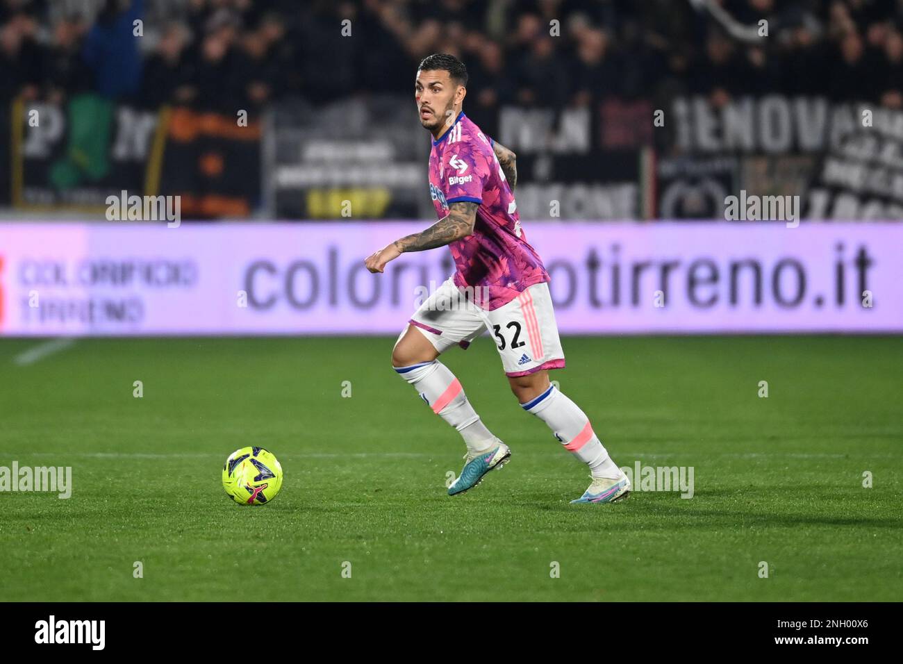 Stadio Alberto picco, la Spezia, 19 febbraio 2023, Leandro Paredes (Juventus) in azione durante Spezia Calcio vs Juventus FC - calcio italiano Serie A match Foto Stock