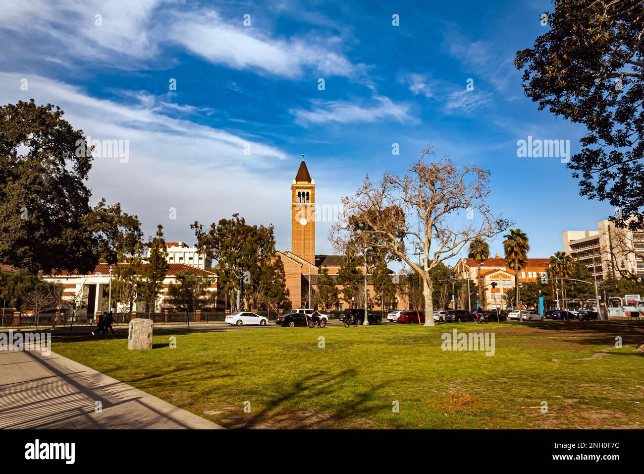 La torre dell'orologio di Mudd Hall of Philosophy a USC, l'Università della California Meridionale Foto Stock