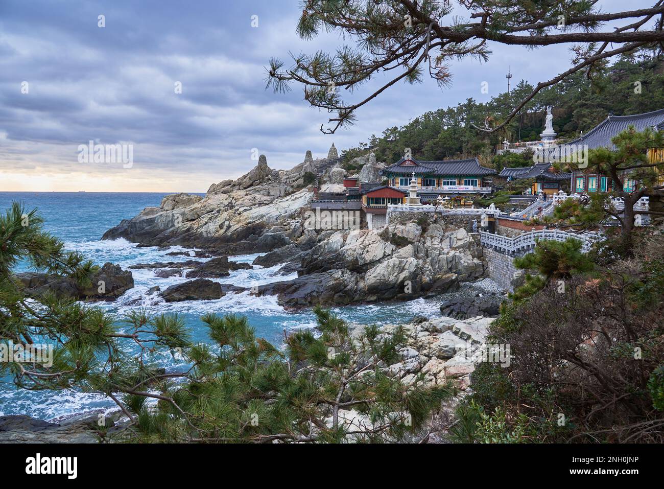 Tempio buddista di Haedong Yonggungsa a Gijang-gun, Busan, Corea del Sud, il 16 febbraio 2023 Foto Stock