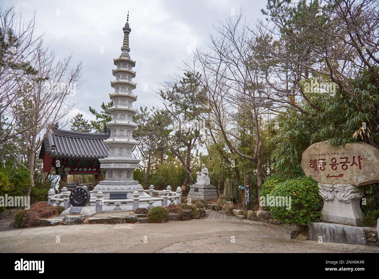 Tempio buddista di Haedong Yonggungsa a Gijang-gun, Busan, Corea del Sud, il 16 febbraio 2023 Foto Stock