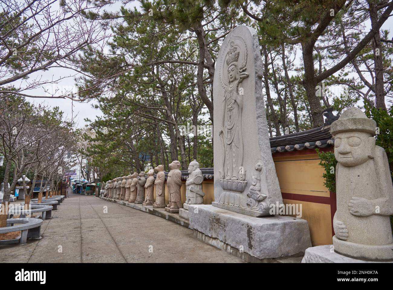 Tempio buddista di Haedong Yonggungsa a Gijang-gun, Busan, Corea del Sud, il 16 febbraio 2023 Foto Stock
