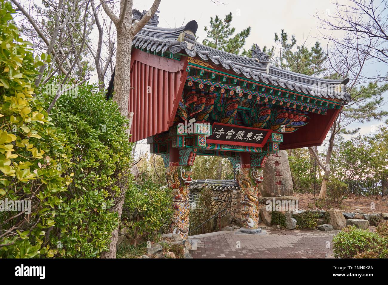 Tempio buddista di Haedong Yonggungsa a Gijang-gun, Busan, Corea del Sud, il 16 febbraio 2023 Foto Stock