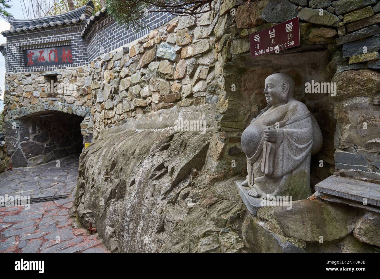 Tempio buddista di Haedong Yonggungsa a Gijang-gun, Busan, Corea del Sud, il 16 febbraio 2023 Foto Stock