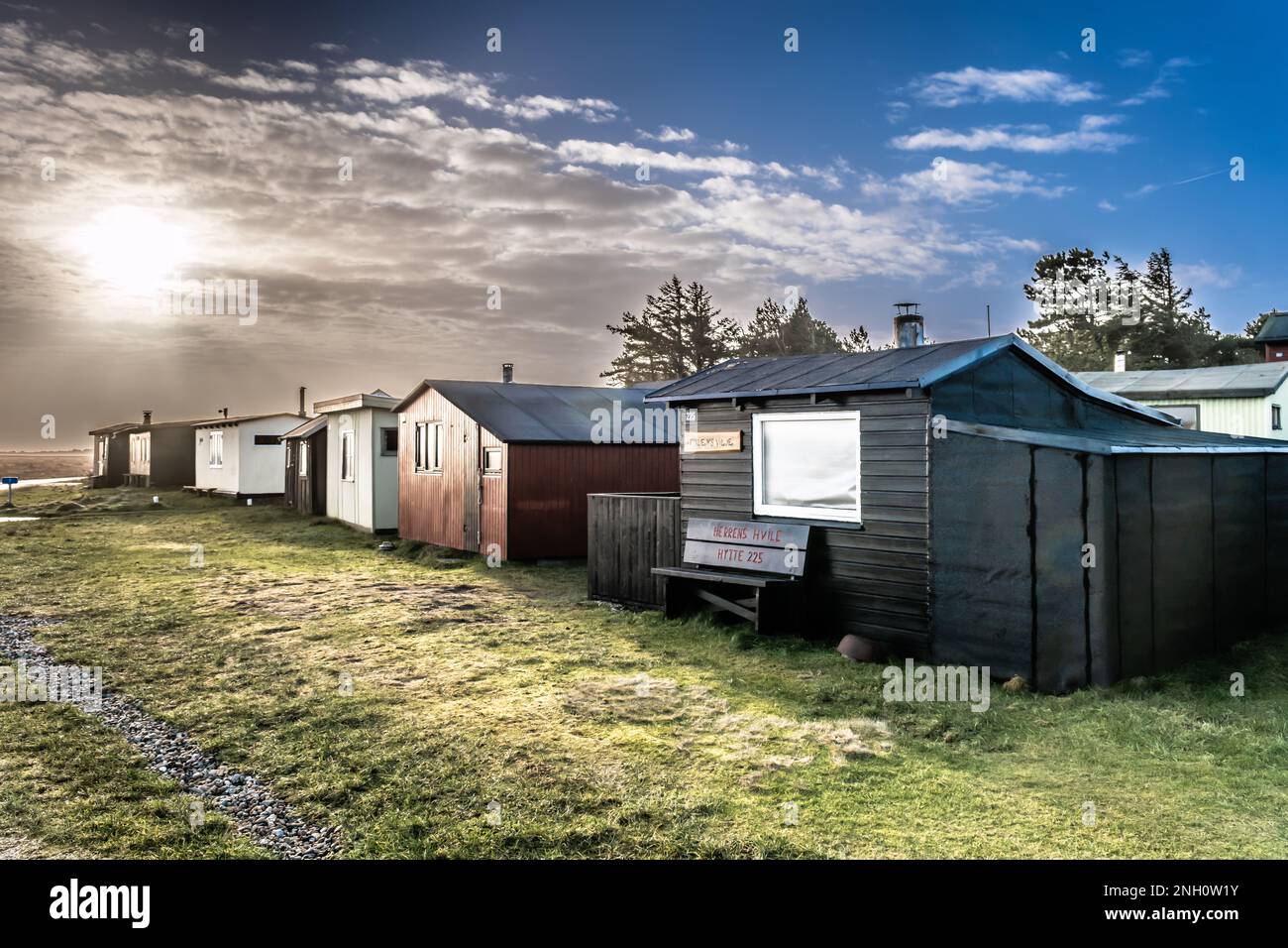 Tipperne riserva naturale piccoli cottage di pesca e capanne in un paesaggio rurale a Rinkoebing fiordo, Danimarca Foto Stock