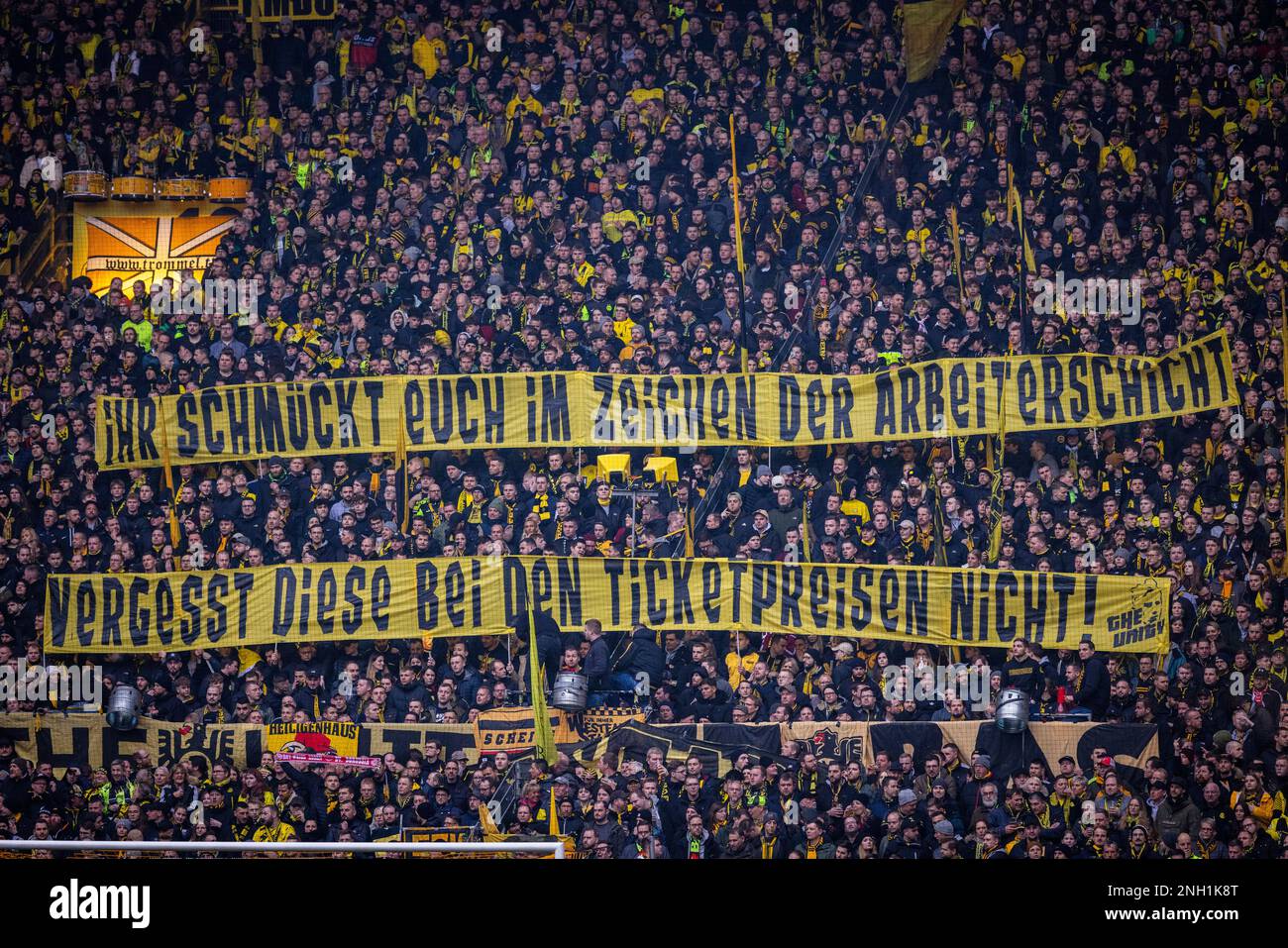 Dortmund, Germania. 19th Feb, 2023. BVB fans protestieren gegen hohe Ticketpreise Borussia Dortmund - Hertha BSC Berlin 19.02.2023 Copyright (nur fü Foto Stock